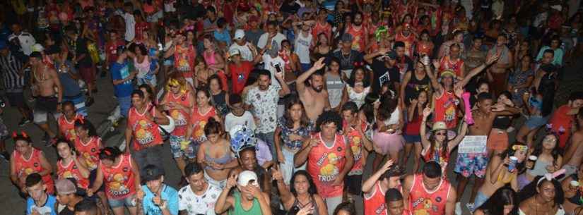 Bloco dos Troxas é a alegria do Carnaval no Porto Novo