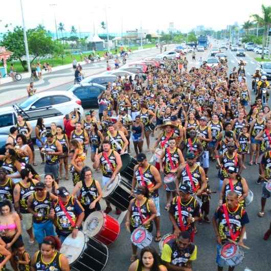 Bloco Família Cirrose abre o último dia de Carnaval em Caraguatatuba