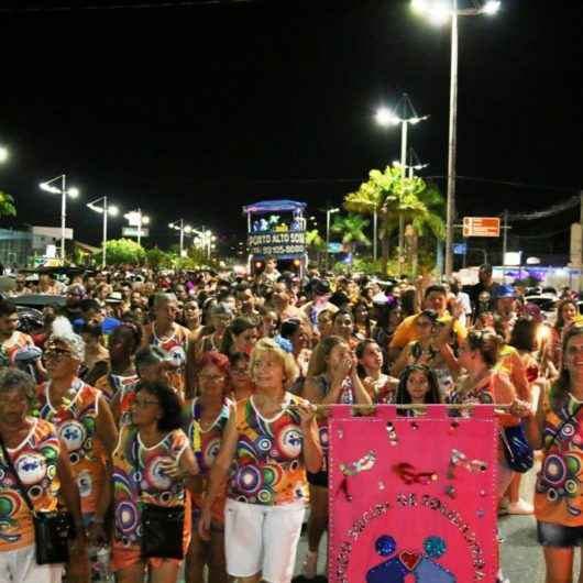 Bloco da Solidariedade reuniu mais de 600 foliões no Centro de Caraguatatuba