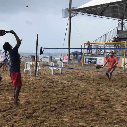 Cerca 70 atletas participam do Torneio de Beach Tennis em Caraguatatuba