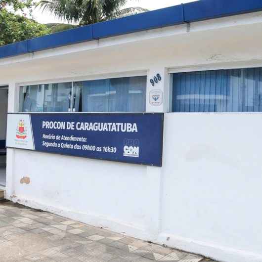 Procon fiscaliza preço do álcool gel e máscaras em farmácias e comércios de Caraguatatuba