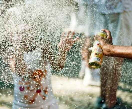 Fiscalização do Comércio combate venda de spray de espuma no Carnaval de Caraguatatuba