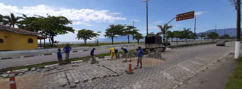 Avenida da Praia recebe manutenção em pavimento
