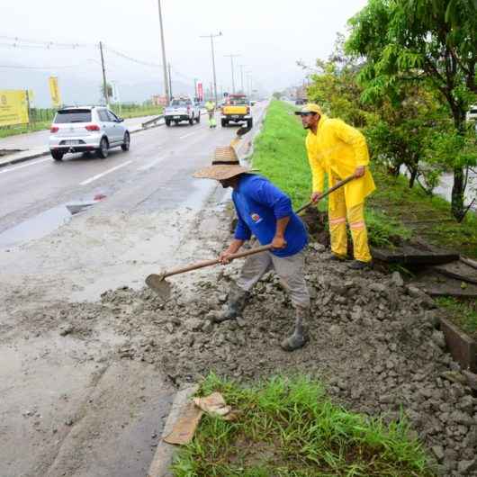 Prefeitura realiza manutenção na Rodovia SP-55