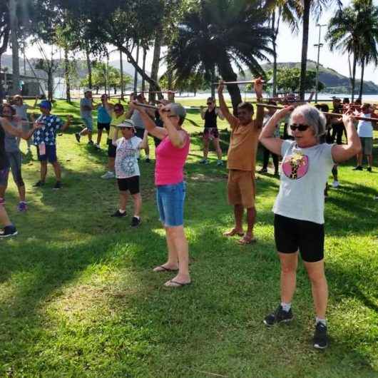 Qualidade de vida: Programa Praia Acessível recebe idosos e pessoas com deficiência