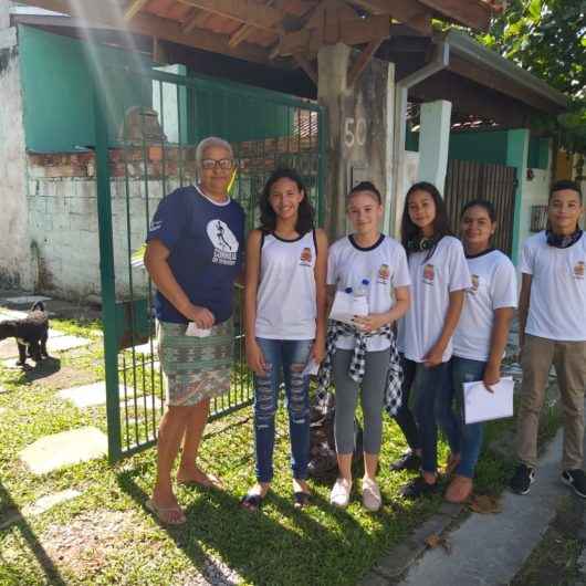 Combate à dengue: unidade escolar de Caraguatatuba realiza ações nos bairros Casa Branca e Olaria