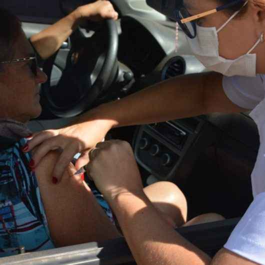 Vacinação de idosos contra  Influenza terá 'Drive-Thru' em 3 locais de Caraguatatuba