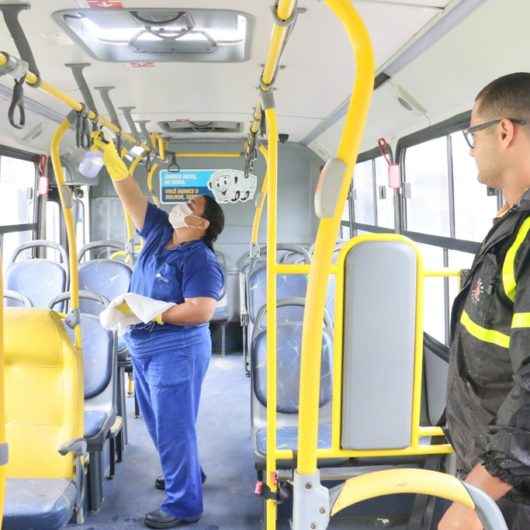 Prefeitura de Caraguatatuba fiscaliza higienização nos ônibus da Praiamar