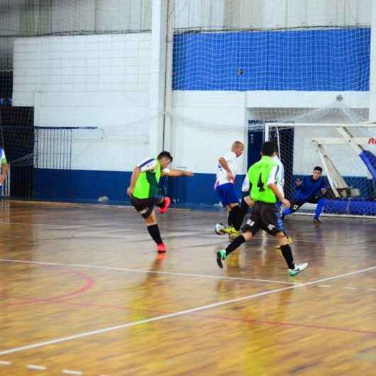 Times se classificam para as oitavas de final do Torneio de Futsal de Aniversário