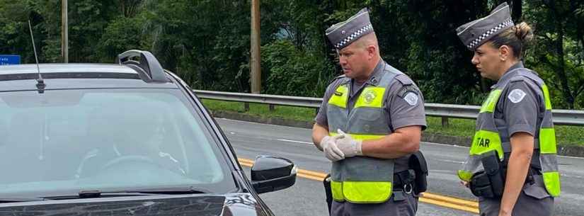 Polícia Rodoviária já cumpre determinação de fechamento da Tamoios e orienta motoristas