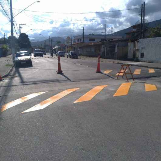 Prefeitura de Caraguatatuba reforça sinalização em vários bairros da cidade