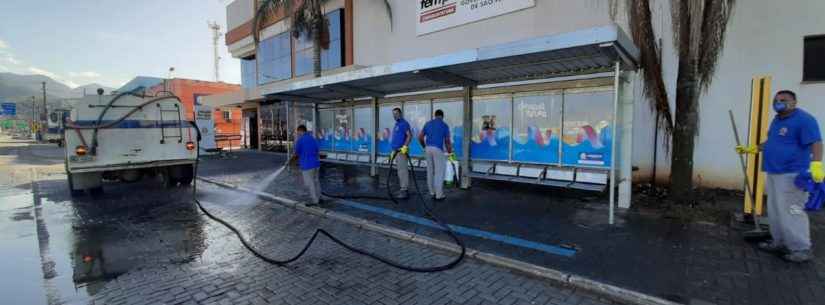 Prefeitura de Caraguatatuba promove higienização em abrigos de ônibus