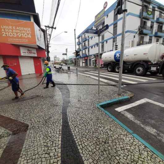 Serviços de higienização da Prefeitura e Sabesp são realizados de Norte a Sul em Caraguatatuba