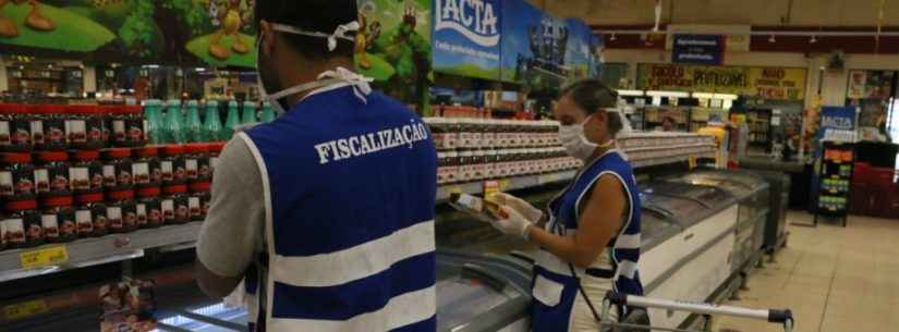 Procon de Caraguatatuba autua mais um supermercado por produtos vencidos