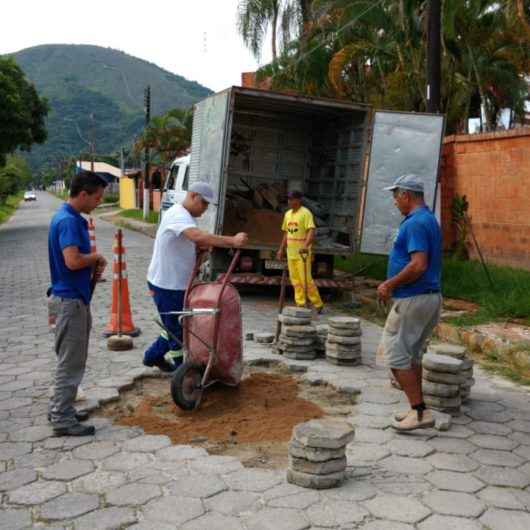 Prefeitura de Caraguatatuba realiza manutenção nas ruas do bairro Martim de Sá