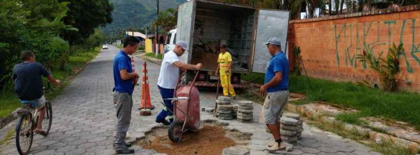 Prefeitura de Caraguatatuba realiza manutenção nas ruas do bairro Martim de Sá