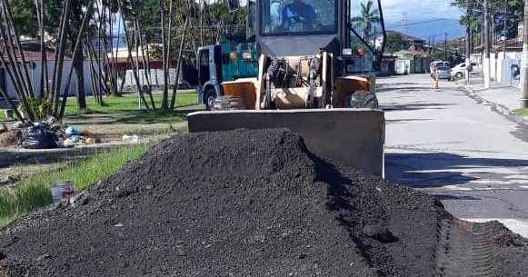 Jardim Jaqueira recebe nivelamento com fresado de asfalto