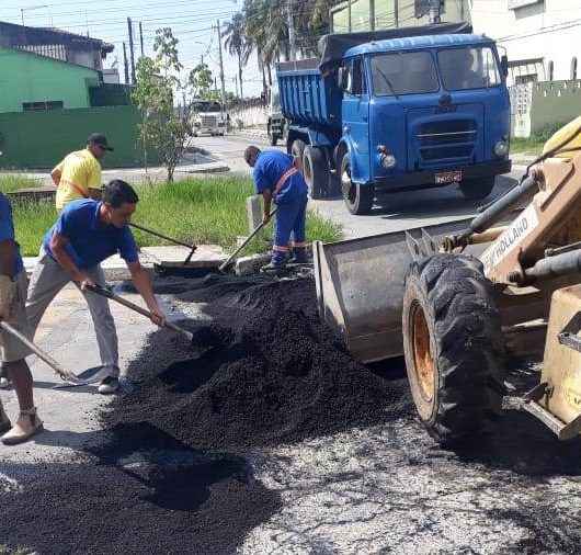 Prefeitura realiza Operação Tapa-Buracos no bairro do Tinga