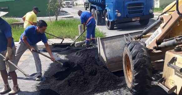 Prefeitura realiza Operação Tapa-Buracos no bairro do Tinga