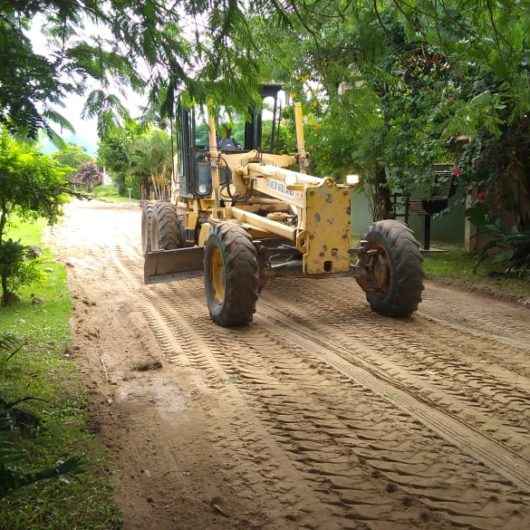 Jardim Capricórnio recebe nivelamento com bica corrida