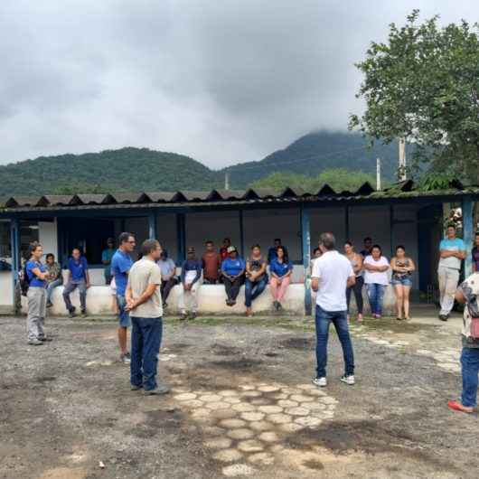 Funcionários da limpeza pública recebem orientações sobre o novo coronavírus