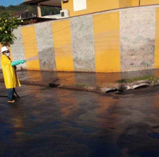 Covid-19: Prefeitura higieniza ruas do bairro Jaraguazinho