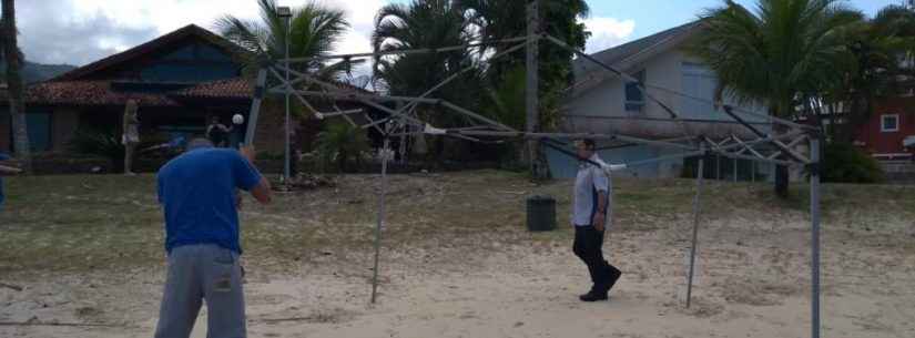 Prefeitura de Caraguatatuba apreende tendas na praia da Tabatinga