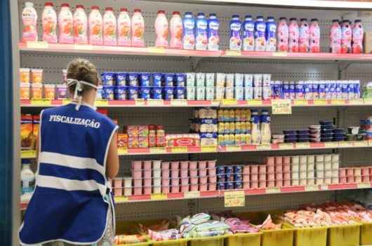 Procon de Caraguatatuba autua supermercados e multas ultrapassam R$ 1,4 milhão Procon de Caraguatatuba autua supermercados e multas ultrapassam R$ 1,4 milhão