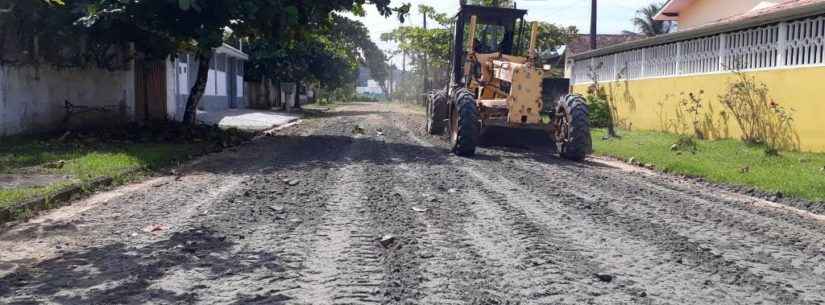 Prefeitura realiza limpeza de galerias, nivelamento de ruas e Tapa-Buracos em diversos bairros