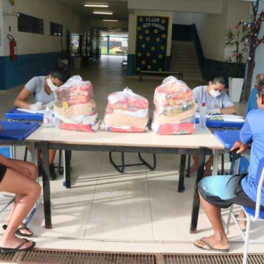 Prefeitura de Caraguatatuba distribui mais de 2,8 mil kits de alimentação escolar