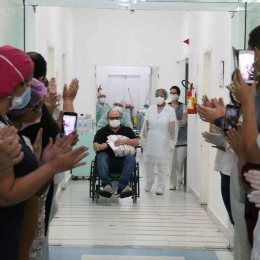 Médico é o segundo paciente curado da Covid-19 em Caraguatatuba