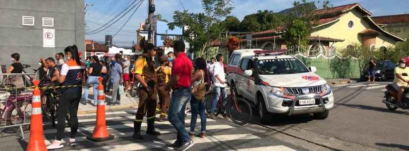 Defesa Civil de Caraguatatuba apoia controle de acesso à Caixa Econômica Federal