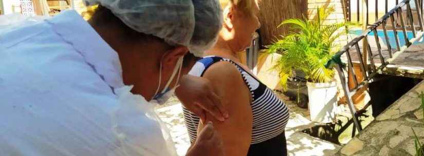 Caraguatatuba já vacinou contra a gripe quase 12 mil idosos e campanha continua