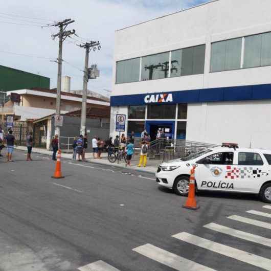 Prefeitura de Caraguatatuba autua Caixa Econômica Federal para orientar clientes e reduzir filas