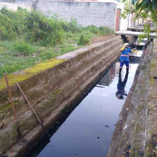Limpeza de valas para prevenção de enchentes no Travessão finalizadas hoje