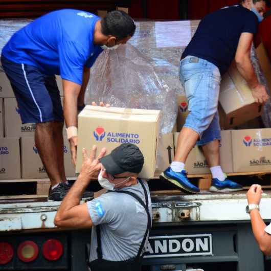 Caraguatatuba começa a distribuir cestas do Programa “Alimento Solidário”