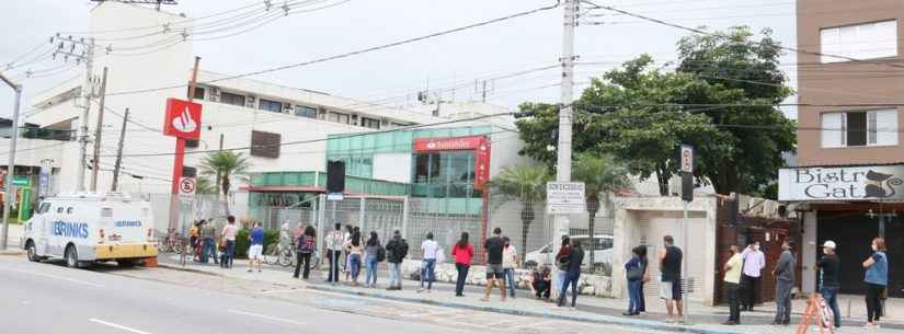 Prefeitura de Caraguatatuba autua Santander e Banco do Brasil por aglomeração em filas