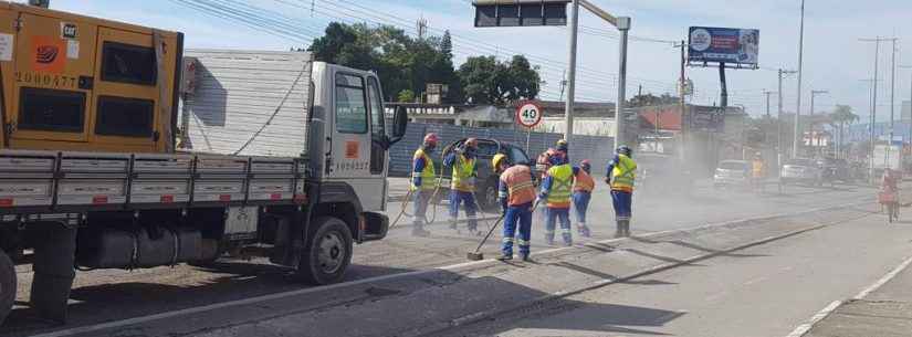 Trecho urbano da Rodovia dos Tamoios, em Caraguatatuba, é repavimentado