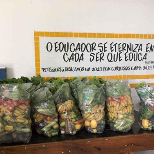 Prefeitura de Caraguatatuba inicia entrega de kits de hortifruti a alunos carentes