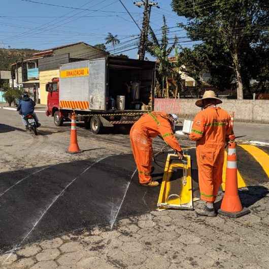 Prefeitura de Caraguatatuba reforça sinalização de trânsito em diversos pontos da cidade