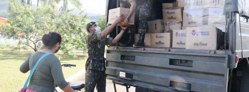 Operação Covid-19: Exército auxilia na entrega de cestas do Programa Alimento Solidário em Caraguatatuba