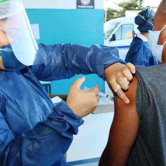 Trabalhadores da limpeza urbana são vacinados contra gripe H1N1