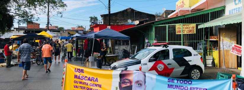 Prefeitura de Caraguatatuba orienta ambulantes e frequentadores na Feira do Rolo