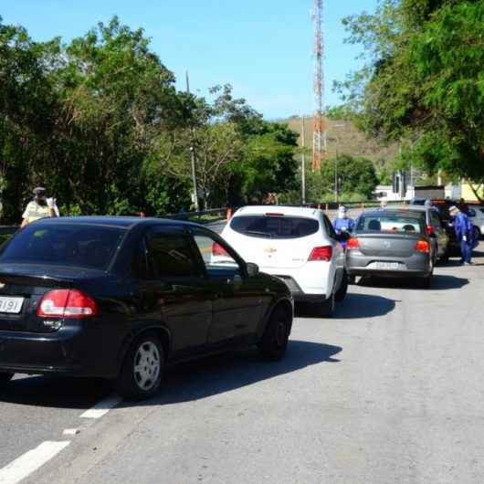 Mais de 150 veículos passam pela barreira sanitária na Tamoios em dois dias de feriado prolongado