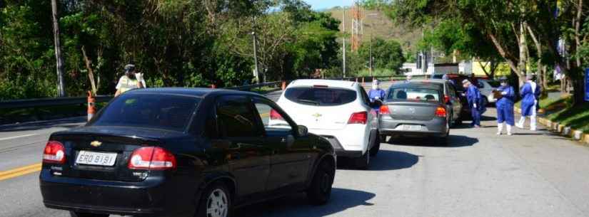 Mais de 150 veículos passam pela barreira sanitária na Tamoios em dois dias de feriado prolongado