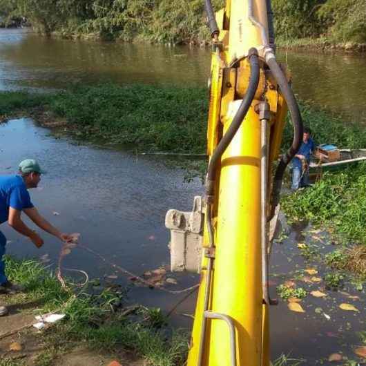 Prefeitura realiza limpeza do Rio Juqueriquerê