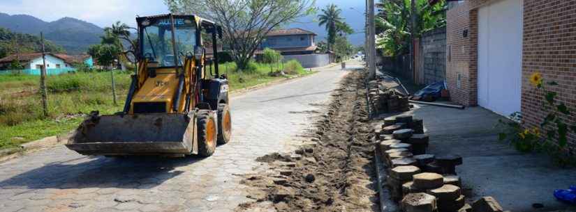 Rua do bairro Jetuba recebe instalação de rede de água da Sabesp