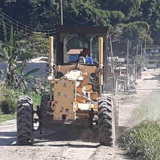 Prefeitura realiza serviço de nivelamento no Jardim Santa Rosa (Morro do Chocolate)