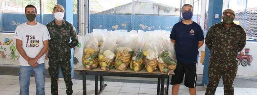 Mais 900 kits de hortifrutis são entregues em Caraguatatuba com ajuda do Exército