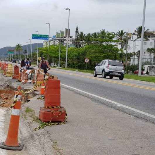 Após cobrança da Prefeitura de Caraguatatuba e MPF, DER chega para vistoriar trecho da orla da Massaguaçu